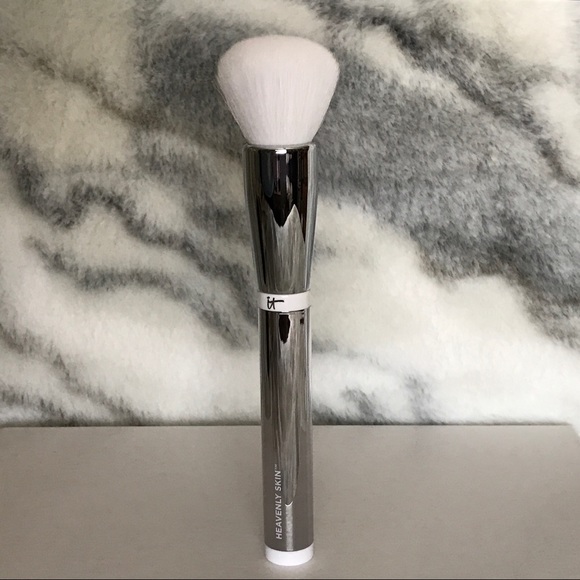 it cosmetics Other - it Cosmetic Heavenly Perfecting Brush #702